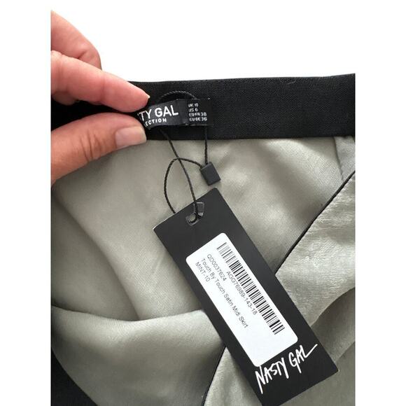 Nasty Gal Satin Maxi Skirt Sage Green Size 6 NWT Festival Preppy Y2K - Picture 3 of 4